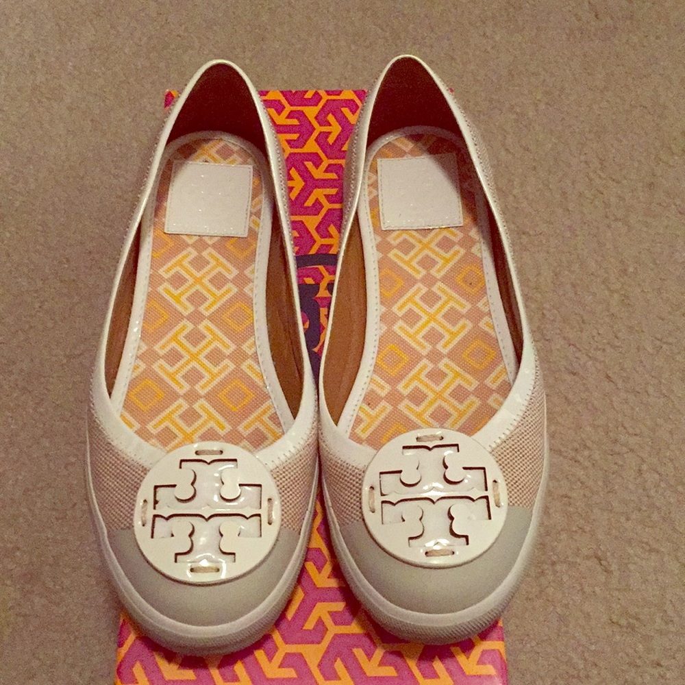 Tory Burch Channing Canvas khaki Flat Sz 7